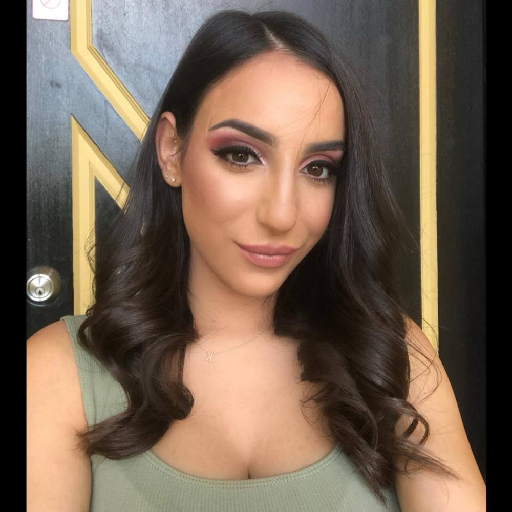 Meet your Posher, Kiana